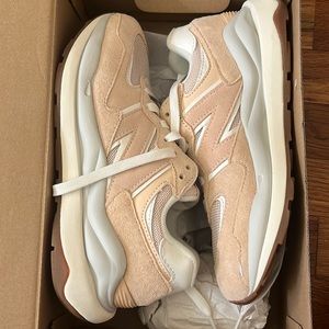Womens New Balance beige/cream and white BRAND NEW size 7.5